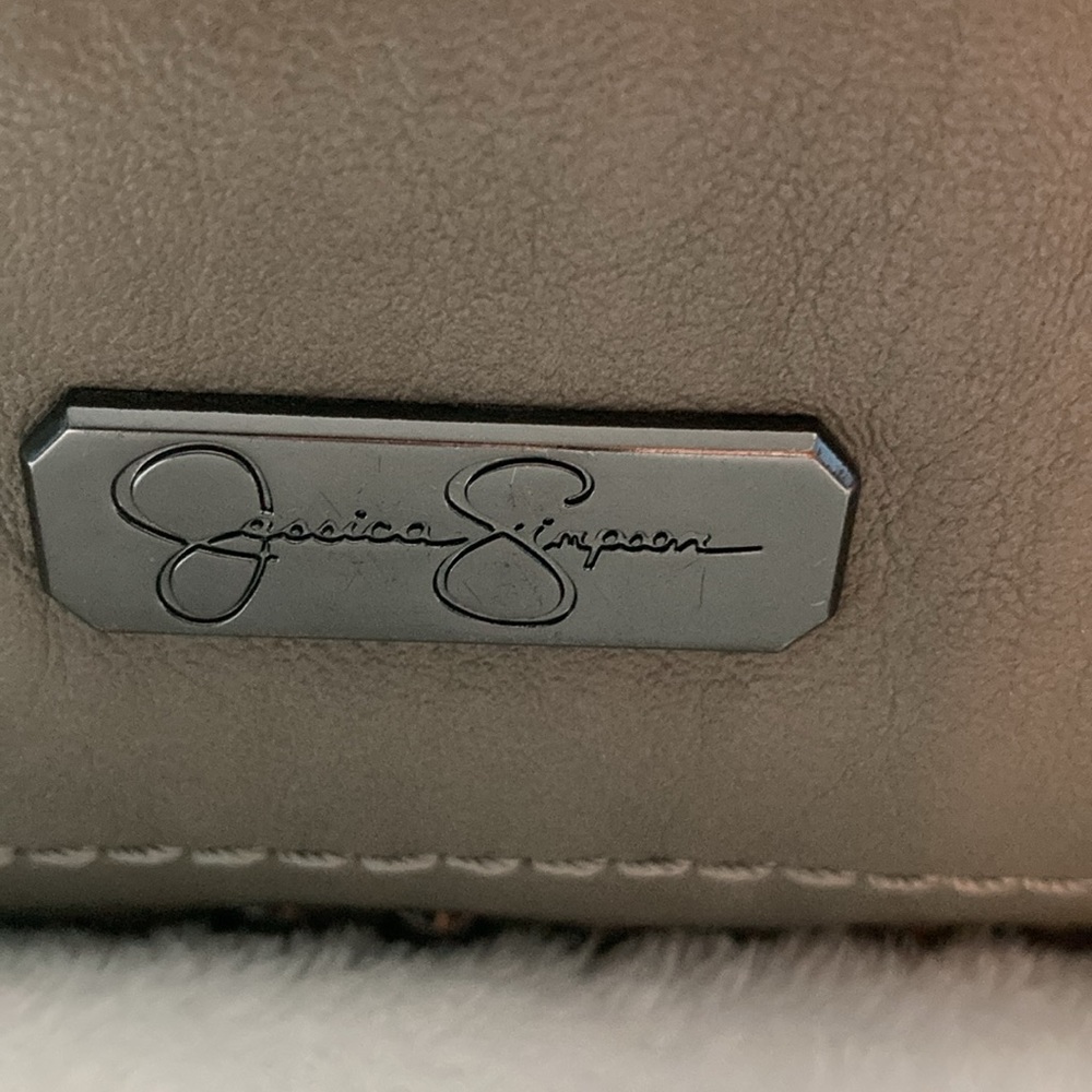 Jessica Simpson Bag with Studs and signature feather. - Picture 4 of 14